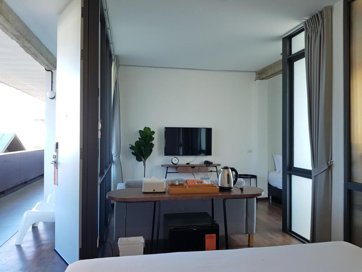 Wonderwall Hotel Chiang Mai Bagian luar foto